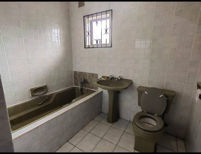 4 BEDROOM HOUSE FOR SALE IN BRACKENHAM